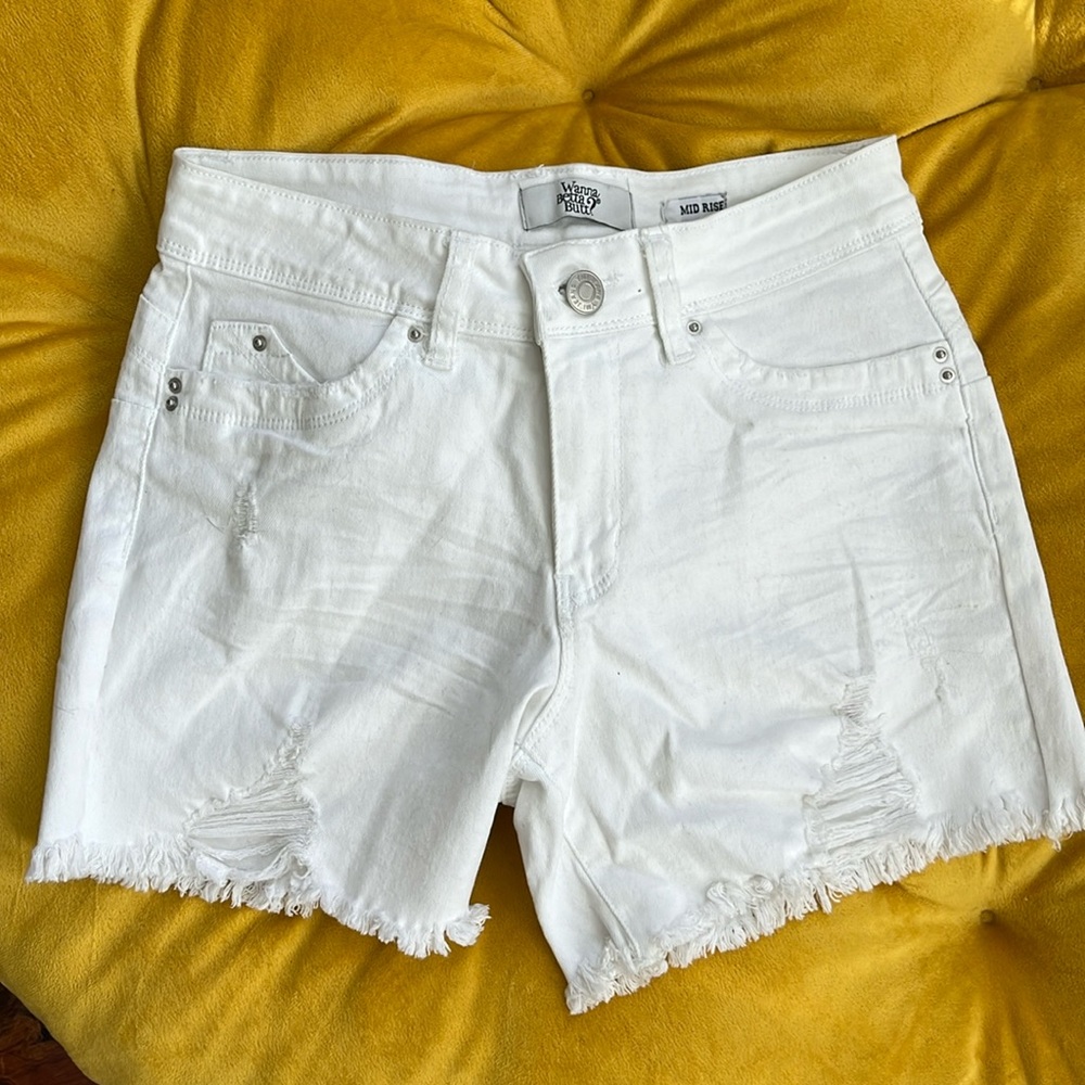 Fashion nova mid rise white denim shorts. Size 5/27